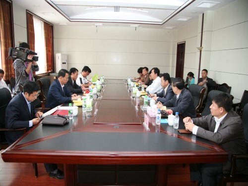 通化市委副書記王立平一行到通化師范學院參觀考察