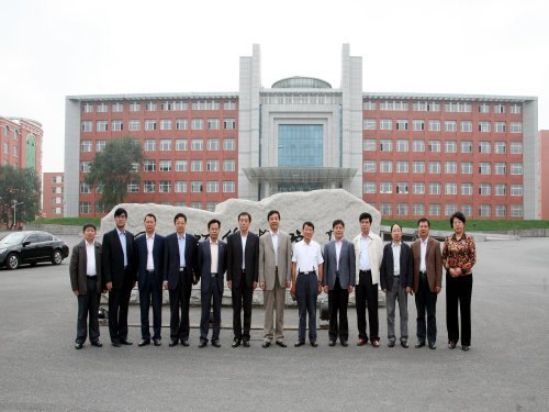 通化市委副書記王立平一行到通化師范學院參觀考察