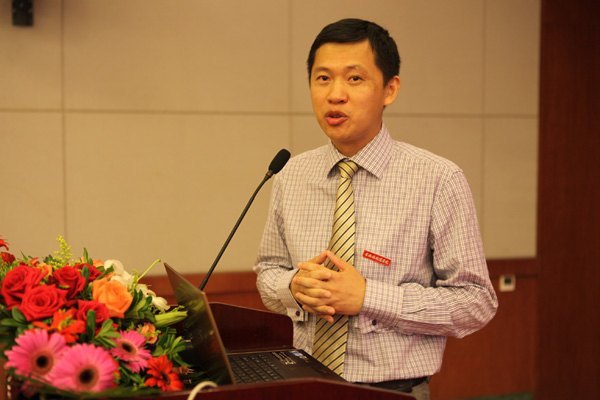 國際通信領(lǐng)域卓越學者向維受聘景德鎮(zhèn)陶瓷學院客座教授