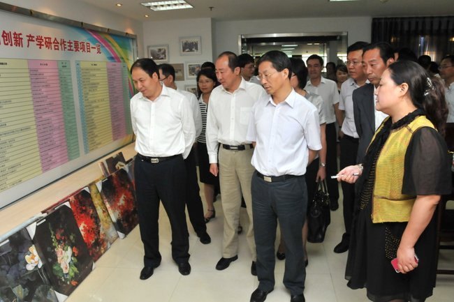 江蘇省副省長曹衛(wèi)星視察常州工學(xué)院