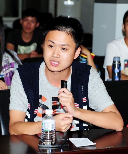 三明學院召開2012級新生代表觀看校園劇《上大學》座談會