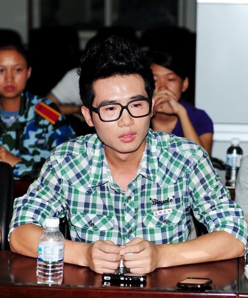 三明學院召開2012級新生代表觀看校園劇《上大學》座談會