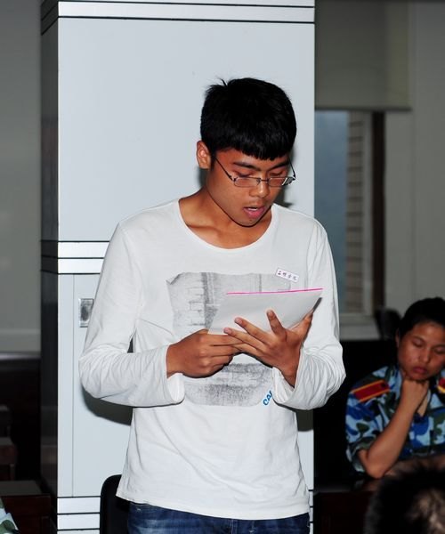 三明學院召開2012級新生代表觀看校園劇《上大學》座談會