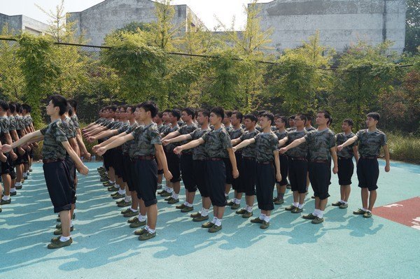 學校2012級新生軍訓工作平穩有序推進