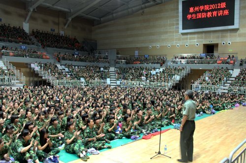 軍事專家舒進軍教授為惠州學院新生作軍事專題報告會