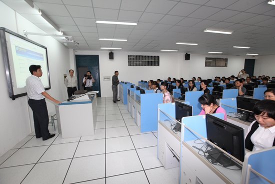 省教育廳評估院來院開展專業建設抽檢預訪工作