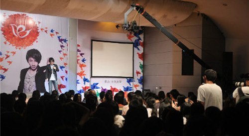 感受臺灣魔術師劉謙的創意人生——第十四屆中國上海國際藝術節校園行首場活動在校舉行(圖)