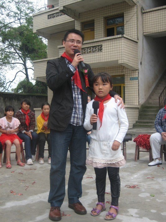 學(xué)院團(tuán)委與留守兒童共筑愛(ài)之家