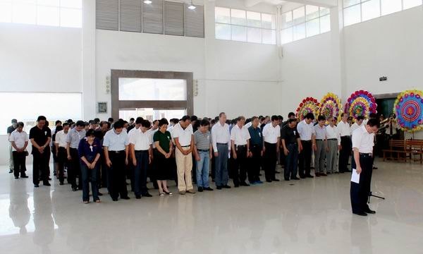 馬國防等校領(lǐng)導(dǎo)參加蔡瑞添同志遺體告別儀式