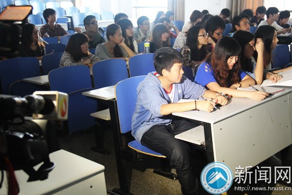 湖南衛視等多家媒體來校采訪宋瓊同學