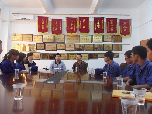 化工學院黨委慰問2012級家庭經濟困難新生