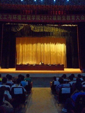 化工學院召開2012級新生適應性教育大會