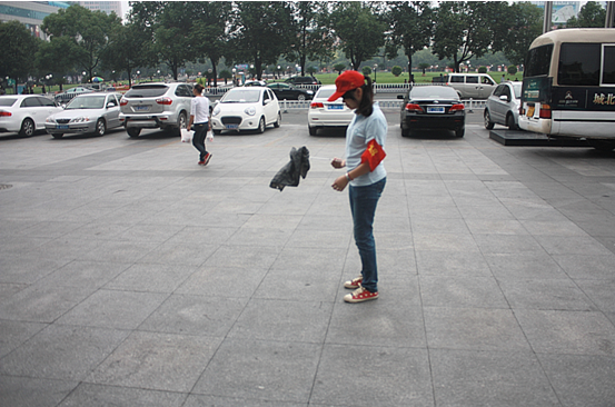 三峽大學科技學院學生積極參加“共建衛生城市 文明從我做起”公益活動