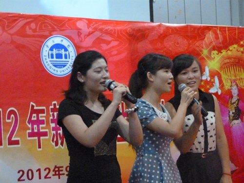 月圓情濃載歌載舞 新疆學(xué)子喜迎中秋