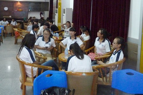 月圓情濃載歌載舞 新疆學(xué)子喜迎中秋