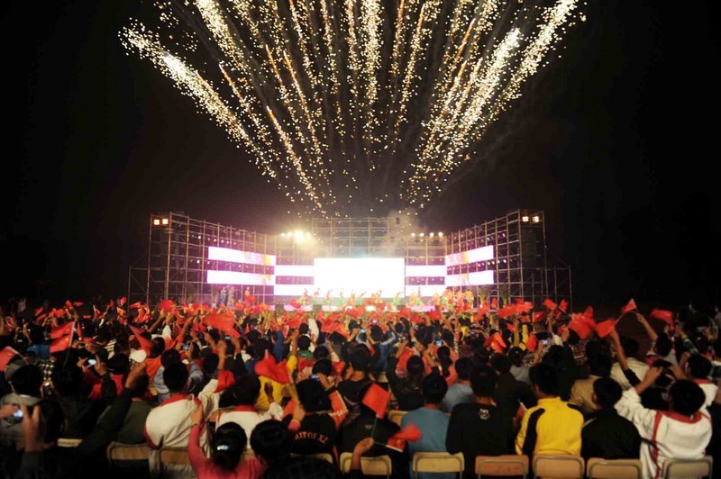 “走進學苑花園建設工地”慰問演出舉行