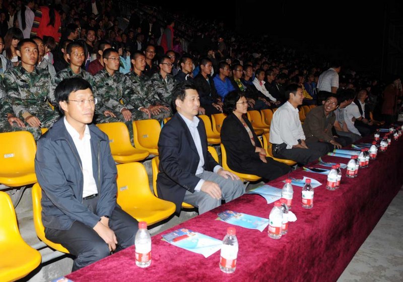 “走進學苑花園建設工地”慰問演出舉行