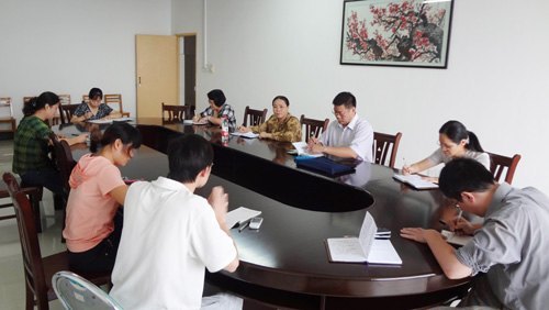 鄧艷癸副院長到圖書館調研