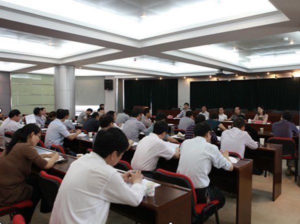 景德鎮(zhèn)陶瓷學(xué)院召開學(xué)生繳費工作會議