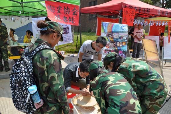 景德鎮陶瓷學院學生社團開始納新