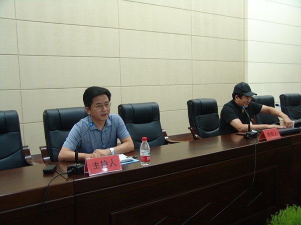 著名導演鄭克洪先生蒞臨工大講壇