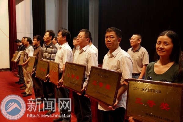 2012級(jí)新生軍訓(xùn)總結(jié)表彰大會(huì)圓滿(mǎn)召開(kāi)