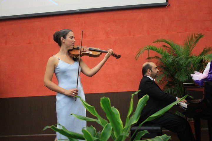 王殿祥院長會見智利駐滬總領事 金陵學院成功舉行中智友好音樂會