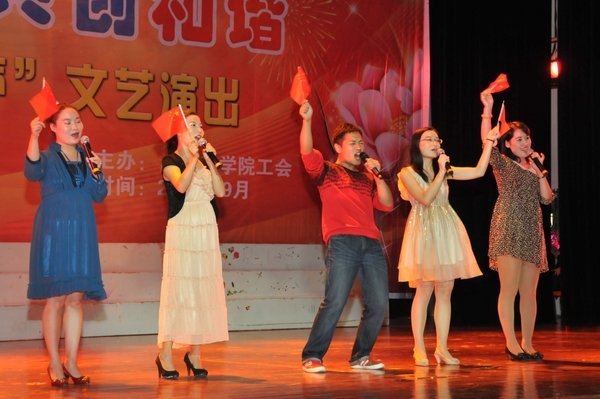常州工學(xué)院舉行第十屆“常工之聲”文藝演出
