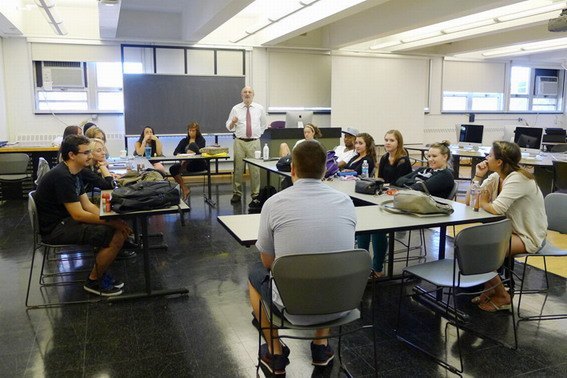 北京城市學(xué)院教師作品赴美國(guó)紐約州立大學(xué)布法羅學(xué)院展覽