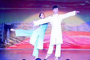 濟(jì)南大學(xué)2012年“慶國慶·迎新生”文藝晚會隆重舉行