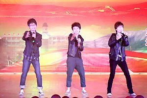 濟(jì)南大學(xué)2012年“慶國慶·迎新生”文藝晚會隆重舉行