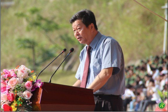 中山大學南方學院2012級學生軍訓閱兵式暨總結表彰大會順利舉行