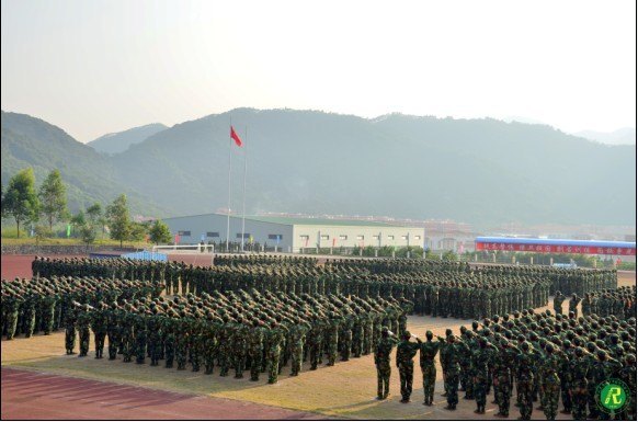 中山大學南方學院2012級學生軍訓閱兵式暨總結表彰大會順利舉行