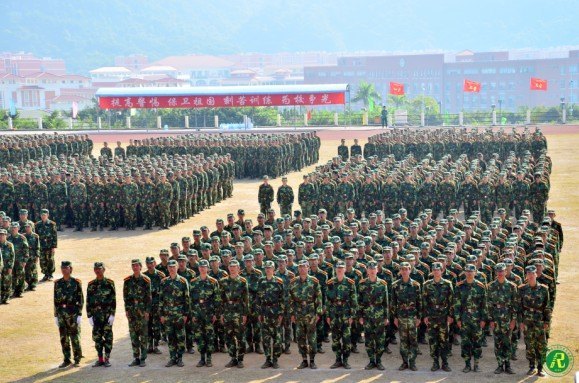 中山大學南方學院2012級學生軍訓閱兵式暨總結表彰大會順利舉行