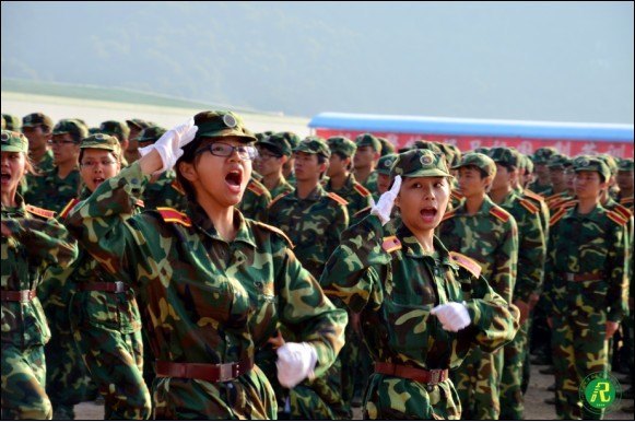 中山大學南方學院2012級學生軍訓閱兵式暨總結表彰大會順利舉行