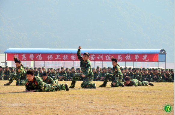 中山大學南方學院2012級學生軍訓閱兵式暨總結表彰大會順利舉行