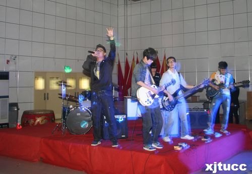 青春踏歌,夢想起航——西安交通大學城市學院2012迎新生晚會圓滿落幕