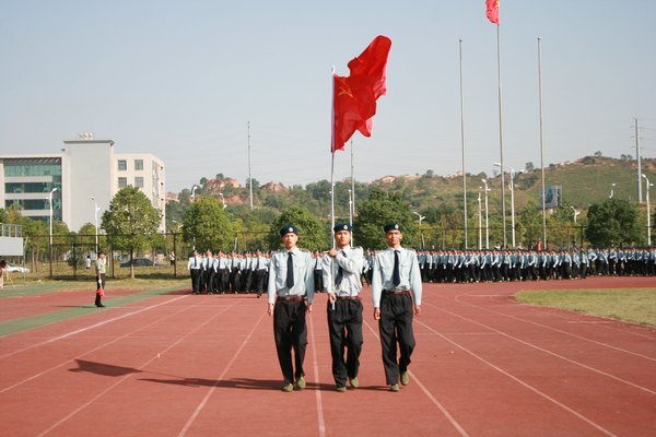 2012級新生軍訓閱兵暨總結大會順利舉行