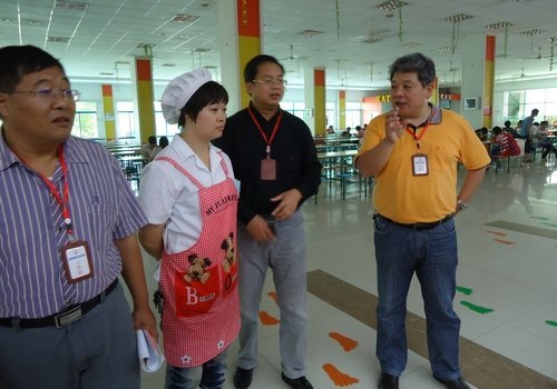 學校召開食品衛生安全大整治百日行動推進會