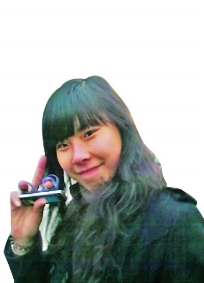 《揚子晚報》A3版整版報道南京藝術學院應屆畢業生張蕊服役遼寧艦