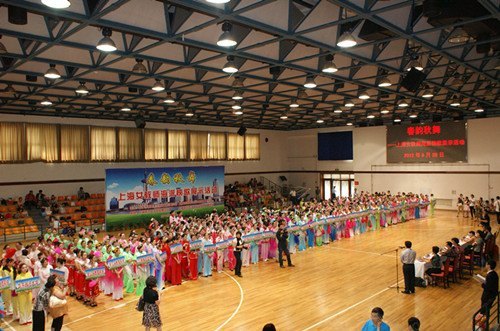 上海電力學(xué)院職工在市教育系統(tǒng)女教師秧歌展示中獲優(yōu)秀表演獎