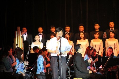 中國歌劇舞劇院藝術家為湖北工業(yè)大學師生傾情演出