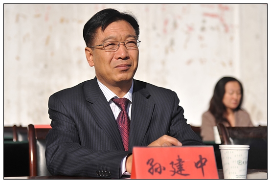 晉中學(xué)院2012級新生軍訓(xùn)匯演暨開學(xué)典禮在北院體育場隆重舉行