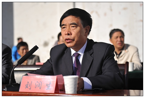 晉中學(xué)院2012級新生軍訓(xùn)匯演暨開學(xué)典禮在北院體育場隆重舉行