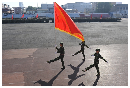 晉中學(xué)院2012級新生軍訓(xùn)匯演暨開學(xué)典禮在北院體育場隆重舉行