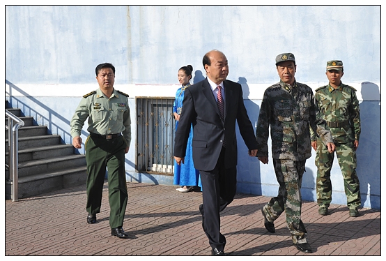 晉中學(xué)院2012級新生軍訓(xùn)匯演暨開學(xué)典禮在北院體育場隆重舉行