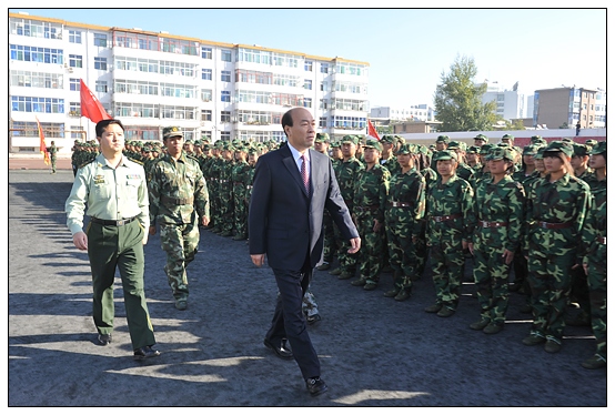 晉中學(xué)院2012級新生軍訓(xùn)匯演暨開學(xué)典禮在北院體育場隆重舉行