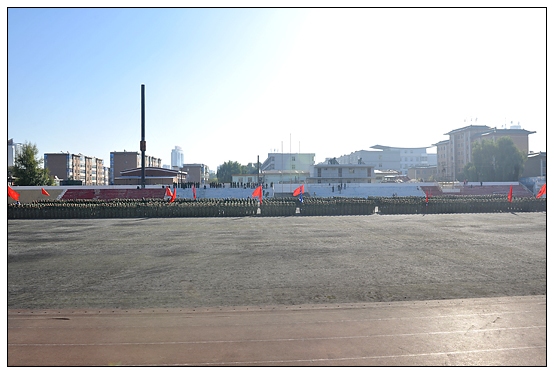 晉中學(xué)院2012級新生軍訓(xùn)匯演暨開學(xué)典禮在北院體育場隆重舉行