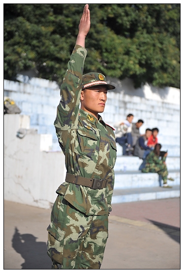 晉中學(xué)院2012級新生軍訓(xùn)匯演暨開學(xué)典禮在北院體育場隆重舉行