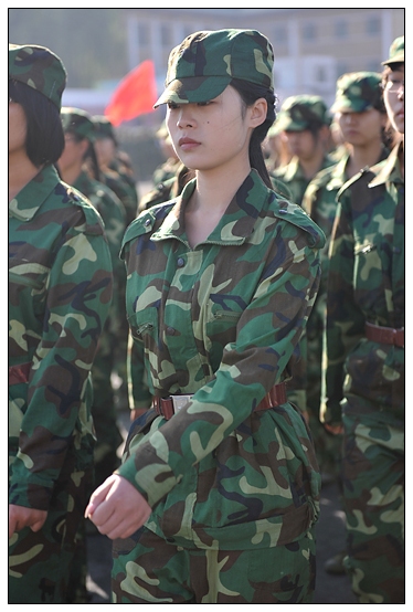 晉中學(xué)院2012級新生軍訓(xùn)匯演暨開學(xué)典禮在北院體育場隆重舉行